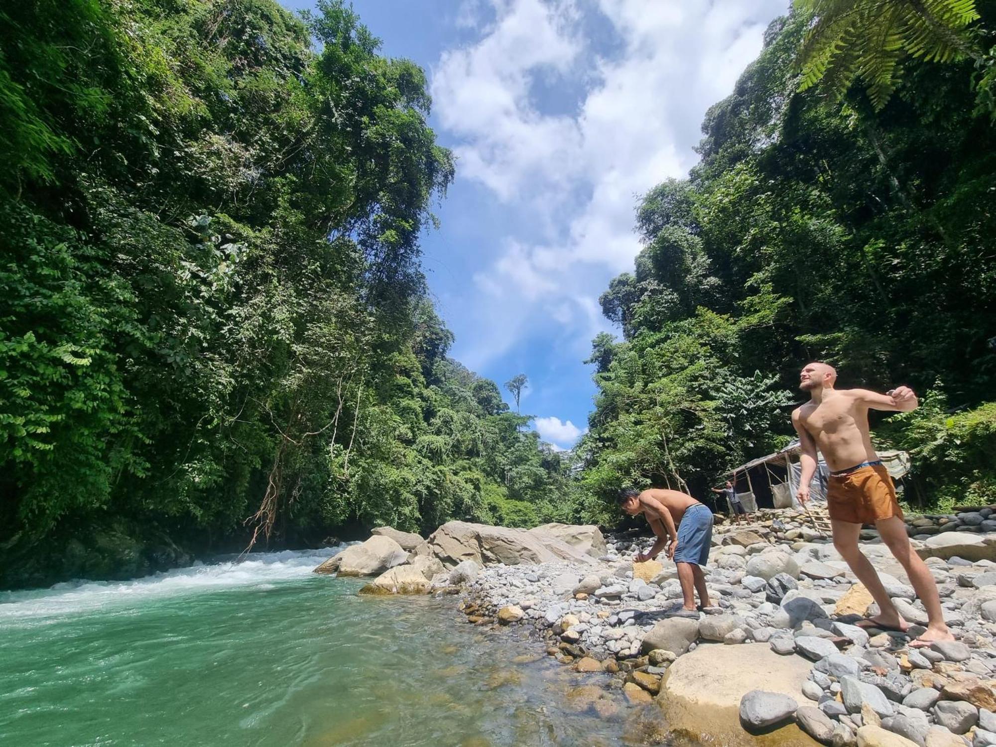 Lucky Bamboo'Bungalows-Resto And Orangutan Jungle Trekking Tours Bukit Lawang Exterior foto